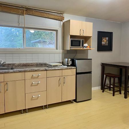 Whole Suite To Yourself At Coquitlam Centre! ポートコキットラム エクステリア 写真