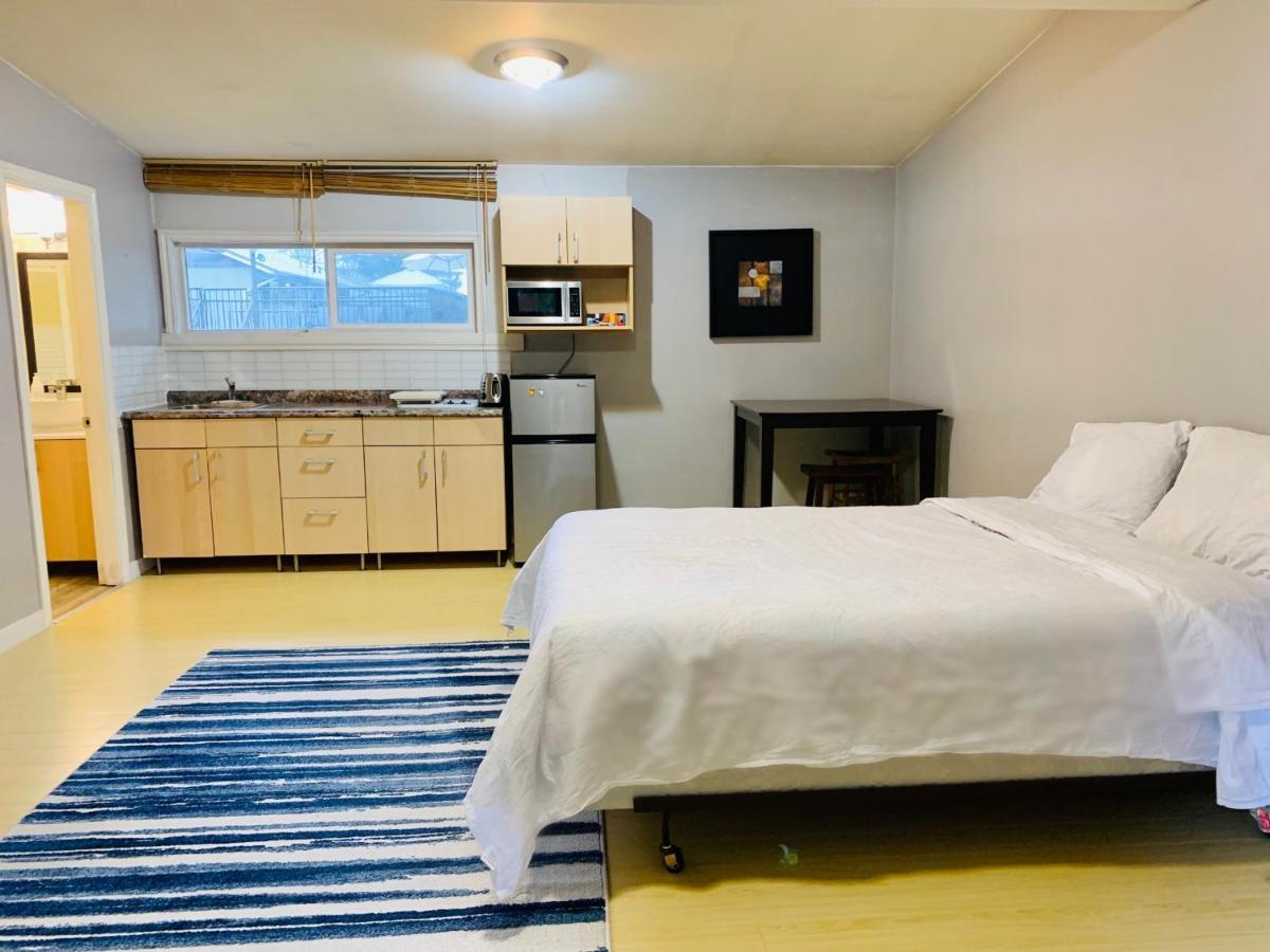 Whole Suite To Yourself At Coquitlam Centre! ポートコキットラム エクステリア 写真